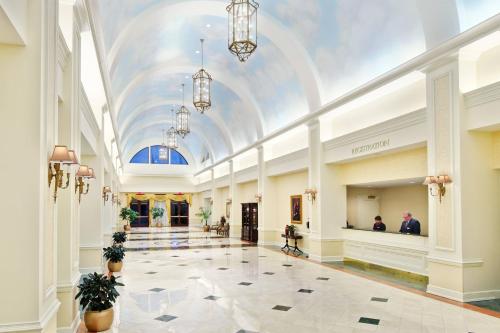 Előcsarnok, Spartanburg Marriott in Spartanburg (Dél-Karolina) Előcsarnok, Spartanburg Marriott in Spartanburg (Dél-Karolina)