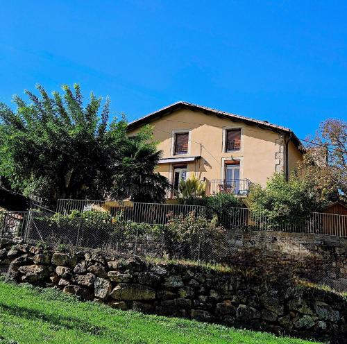 Aux doux refuges de la muse Appartement in ลาญอล Aux doux refuges de la muse Appartement in ลาญอล