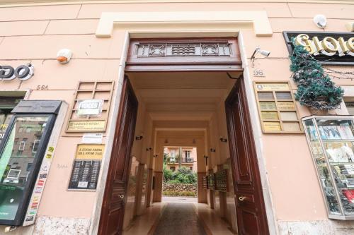 Re Di Rhome Guest House in San Giovanni Re Di Rhome Guest House in San Giovanni