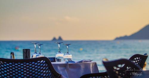 Restaurante, Appart cosy, piscine, clim, parking privé - proche plage - arrivée autonome - lit queen size (Appart cosy, piscine, clim, parking prive - proche plage - arrivee autonome - lit queen size) in La Seyne-sur-Mer Restaurante, Appart cosy, piscine, clim, parking privé - proche plage - arrivée autonome - lit queen size (Appart cosy, piscine, clim, parking prive - proche plage - arrivee autonome - lit queen size) in La Seyne-sur-Mer