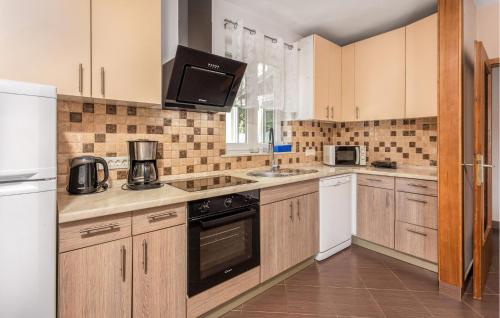 ห้องครัว, Awesome Apartment In Brsec With Wifi in บรเซซ ห้องครัว, Awesome Apartment In Brsec With Wifi in บรเซซ