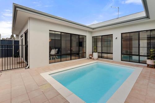 Urban Retreat Canning Villa in แคนนิง เวล Urban Retreat Canning Villa in แคนนิง เวล