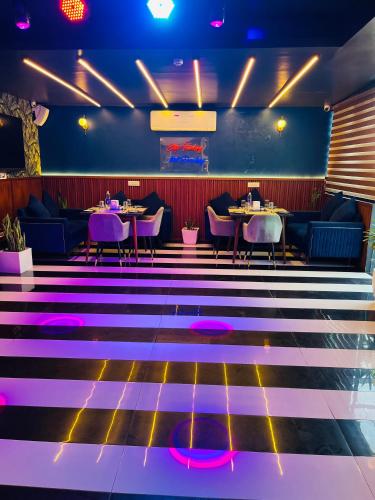 Étterem, AFFLUENCE Hotel in Chandigarh repülőtér Étterem, AFFLUENCE Hotel in Chandigarh repülőtér