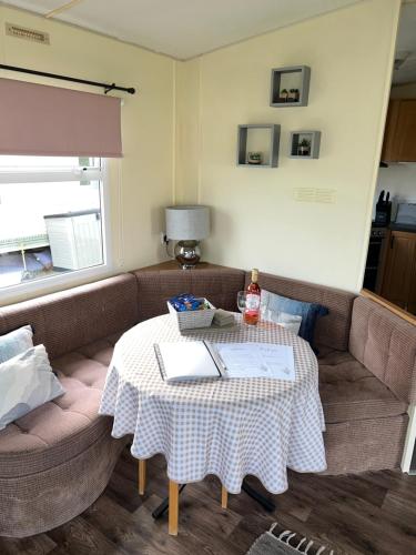 Dottys van warden springs caravan park in Eastchurch Dottys van warden springs caravan park in Eastchurch