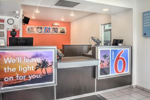 Lobby, Motel 6 Mojave, CA in Mojave (CA) Lobby, Motel 6 Mojave, CA in Mojave (CA)
