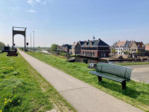 Bijzonder chalet An der Marina met sauna in Dongeradeel Bijzonder chalet An der Marina met sauna in Dongeradeel