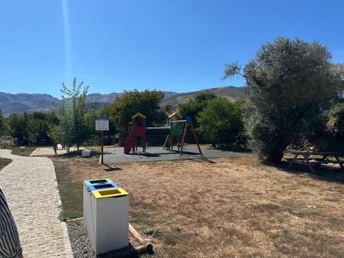 Casa Amarela - Serra da Estrela Portugal in มอนเตกาซ Casa Amarela - Serra da Estrela Portugal in มอนเตกาซ
