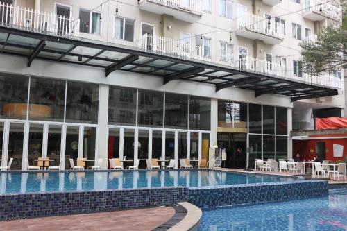 Piscina, Estúdio Apartamento de 27m2, com 1 casa de banho, na área Tanah Sereal (Dejati Condotel Studio - Bogor Icon) in Tanah Sereal Piscina, Estúdio Apartamento de 27m2, com 1 casa de banho, na área Tanah Sereal (Dejati Condotel Studio - Bogor Icon) in Tanah Sereal