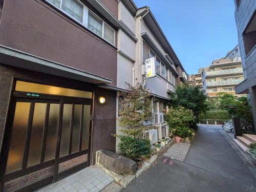 Exterior view, Hotel Meigetsu in Nippori Exterior view, Hotel Meigetsu in Nippori
