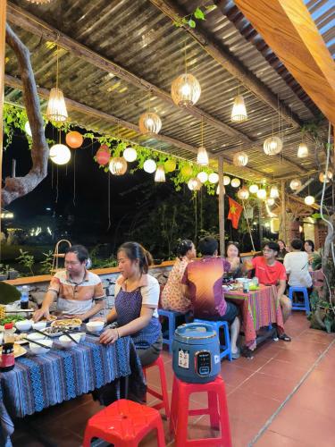 Ruoka ja Juomat, Xúa Vừ Homestay (Xua Vu Homestay) in Meo Vac Ruoka ja Juomat, Xúa Vừ Homestay (Xua Vu Homestay) in Meo Vac