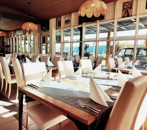 Restaurant, Le Relais de la Croisée (Le Relais de la Croisee) in Boudevilliers Restaurant, Le Relais de la Croisée (Le Relais de la Croisee) in Boudevilliers