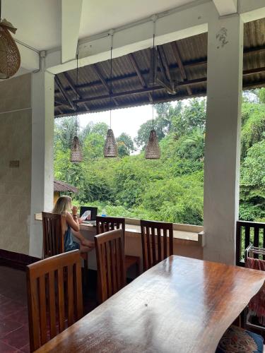 Balcony/terrace, WW Backpackers in Ubud Balcony/terrace, WW Backpackers in Ubud