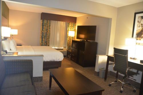 康福特套房酒店 - 托萊多 (I80-90) (Comfort Inn & Suites Maumee - Toledo (I80-90)) in 毛米 (OH) 康福特套房酒店 - 托萊多 (I80-90) (Comfort Inn & Suites Maumee - Toledo (I80-90)) in 毛米 (OH)