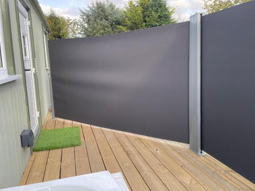 Erkély/terasz, The Swallow Shepherds Hut in Bankfoot Erkély/terasz, The Swallow Shepherds Hut in Bankfoot