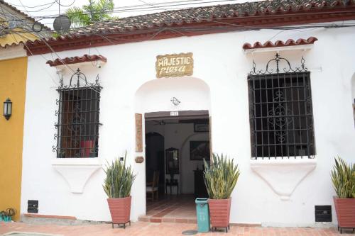 ทางเข้า, Hotel Majestic plaza in มองโปส ทางเข้า, Hotel Majestic plaza in มองโปส