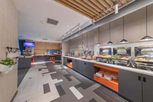 Food and beverages, Holiday Inn Express Beijing Shijingshan Parkview By IHG in Shijingshan District Food and beverages, Holiday Inn Express Beijing Shijingshan Parkview By IHG in Shijingshan District