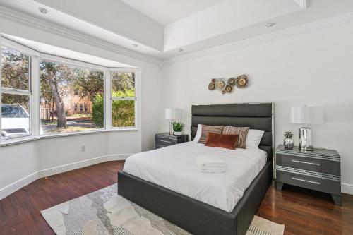 Tropical Pool Paradise x 6-BD 4-BA Luxury Living in Miami Lakes Tropical Pool Paradise x 6-BD 4-BA Luxury Living in Miami Lakes