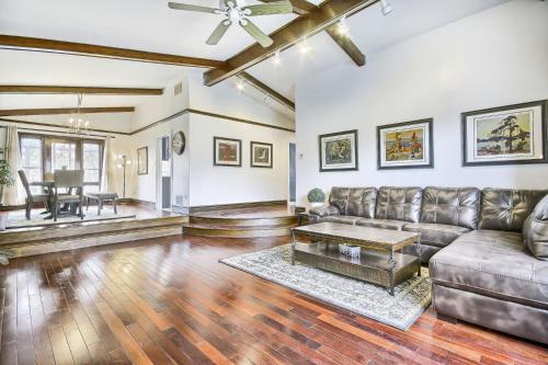 5 Bedroom Vacation Cottage - King City in King City (ON) 5 Bedroom Vacation Cottage - King City in King City (ON)