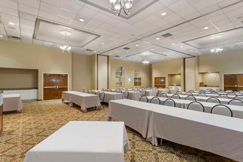 Meeting room / ballrooms, Best Western of Alexandria Inn and Suites and Conference Center in Alexandria (LA) Meeting room / ballrooms, Best Western of Alexandria Inn and Suites and Conference Center in Alexandria (LA)