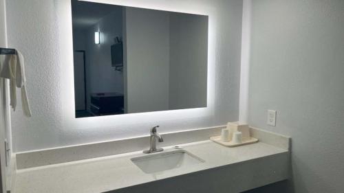 motel 6 in Cleveland (Mississippi) motel 6 in Cleveland (Mississippi)