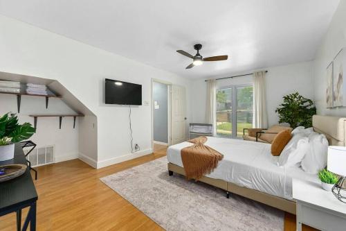 Luxury 5BD 5min DownTown Airport and Firepit BBQ