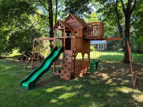 Spacious Two Bedroom Apartment in Natick (MA) Spacious Two Bedroom Apartment in Natick (MA)