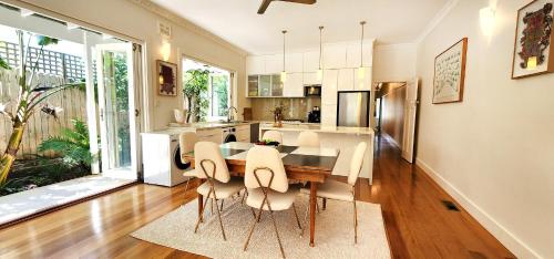 Facilities, Maroubra Beach House with Lush Garden Oasis in Maroubra Facilities, Maroubra Beach House with Lush Garden Oasis in Maroubra