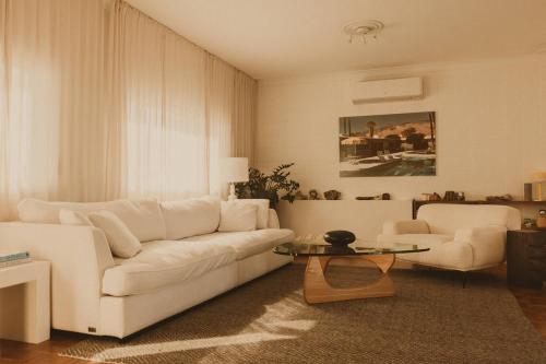 4 Bedroom Mid-Century Home with Ocean Views in Bundeena 4 Bedroom Mid-Century Home with Ocean Views in Bundeena