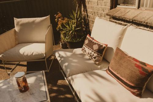 4 Bedroom Mid-Century Home with Ocean Views in Bundeena 4 Bedroom Mid-Century Home with Ocean Views in Bundeena