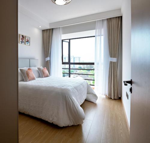 Serviced One Bed-roomed Apartment with Gym, Heated Swimming Pool & Clubhouse