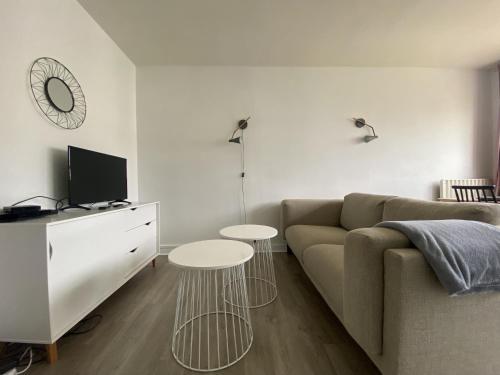 Shared lounge/TV area, Appartement pour 8 personnes a Mont-Saint-Aignan - 217 in Mont-Saint-Aignan Shared lounge/TV area, Appartement pour 8 personnes a Mont-Saint-Aignan - 217 in Mont-Saint-Aignan