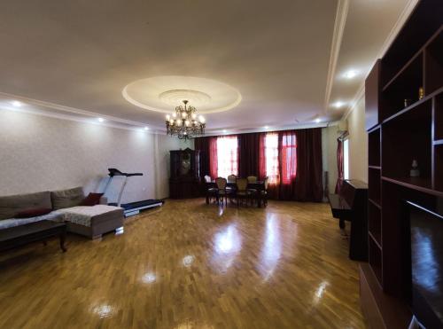 Spacious and Comfortable 3-Room Apartment ,Prime Central Location