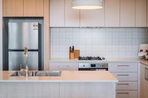 Pristine 2-Bed Apartment with Pool and BBQ in Woden Valley Pristine 2-Bed Apartment with Pool and BBQ in Woden Valley