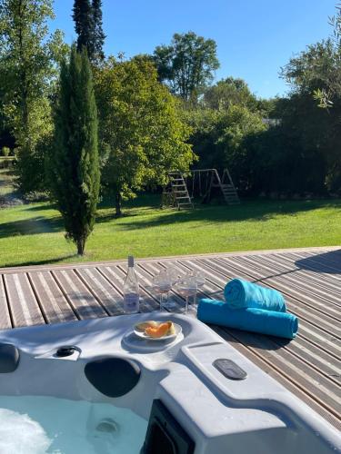 Hot tub, Gites de Verger, stylish self catering cottages in Sos in Sos Hot tub, Gites de Verger, stylish self catering cottages in Sos in Sos