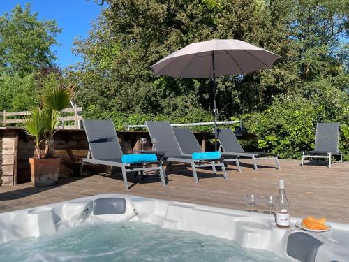 Hot tub, Gites de Verger, stylish self catering cottages in Sos in Sos Hot tub, Gites de Verger, stylish self catering cottages in Sos in Sos