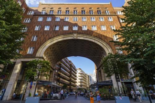 CenterPoint R7 Apartment