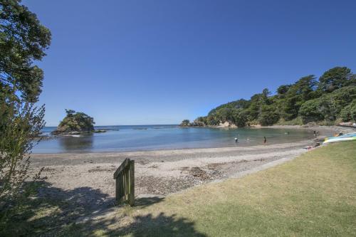 Beach, Beachfront Enclosure Bay - Waiheke Unlimited in Waiheke Island Beach, Beachfront Enclosure Bay - Waiheke Unlimited in Waiheke Island