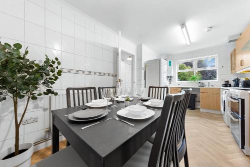 Instalações, Casa de 84 m2 com 3 quarto(s) e 2 casa(s) de banho(s), na área Torre Hamlets (Cozylease 3BR In Canary Wharf,Garden,Gym,Workspace) in Londres Instalações, Casa de 84 m2 com 3 quarto(s) e 2 casa(s) de banho(s), na área Torre Hamlets (Cozylease 3BR In Canary Wharf,Garden,Gym,Workspace) in Londres