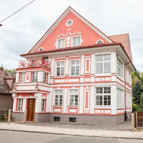 Vista exterior, Vila Potštejn (Vila Potstejn) in Potstejn Vista exterior, Vila Potštejn (Vila Potstejn) in Potstejn