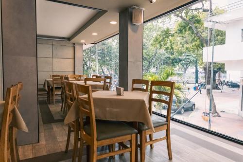 Restaurant, Hotel Sebas 202 in Caracas Restaurant, Hotel Sebas 202 in Caracas