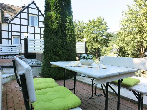 Terraza/balcón, Spacious holiday home with terrace in Schmallenberg Terraza/balcón, Spacious holiday home with terrace in Schmallenberg