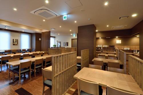 Restoran, Hotel Route Inn Suzaka in Nagano Restoran, Hotel Route Inn Suzaka in Nagano