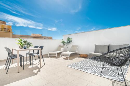 Sunny apartment with terrace by REMS