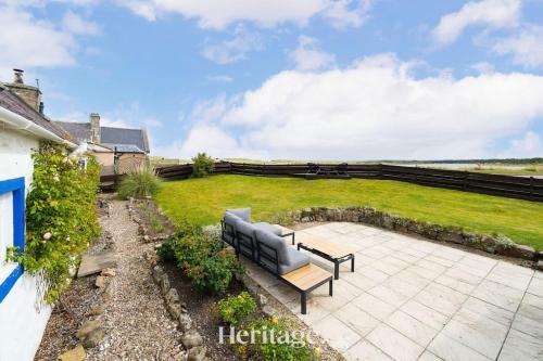 Strand, Beach Cottage, Pet & Family Friendly Stay in Moray in Lossiemouth Strand, Beach Cottage, Pet & Family Friendly Stay in Moray in Lossiemouth