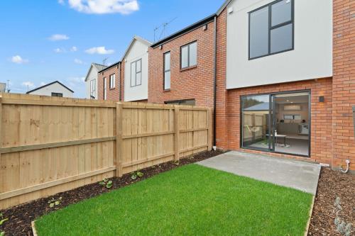 حديقة, منزل 80 متر مربع من 2 غرفة و1 حمام خاص في لينوود (Lovely 2BR Home close to Center) in لينوود حديقة, منزل 80 متر مربع من 2 غرفة و1 حمام خاص في لينوود (Lovely 2BR Home close to Center) in لينوود