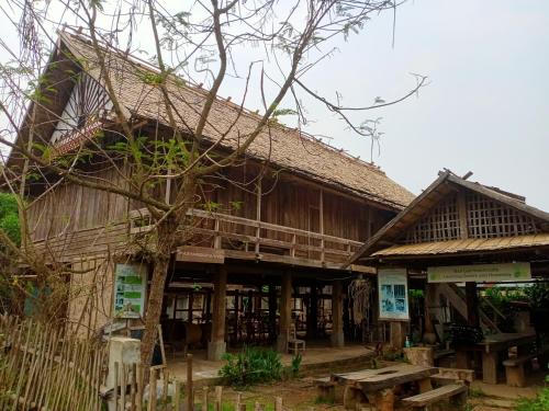 Banlue handicraf center and home stay in Nam Bak Banlue handicraf center and home stay in Nam Bak