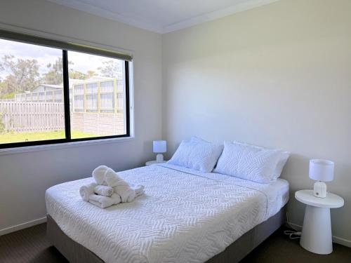 Theme Park Retreat Coomera 5 Beds Villa