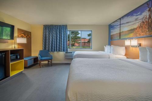 Days Inn & Suites by Wyndham Waterloo in Waterloo Days Inn & Suites by Wyndham Waterloo in Waterloo
