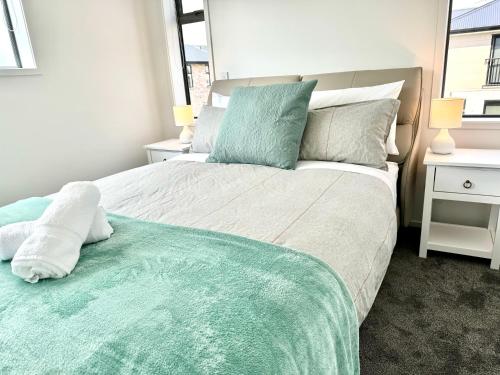 Riccarton 2BDR2BTR Townhouse FREE Carpark FAST Wifi