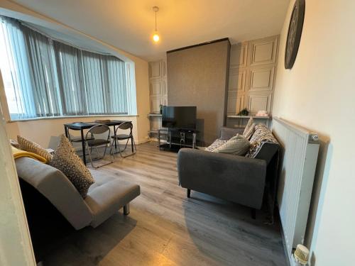 3 bedroom cosy home in Birmingham in Oldbury 3 bedroom cosy home in Birmingham in Oldbury